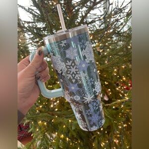 NWT St Nicholas Square Snowflake Travel Mug